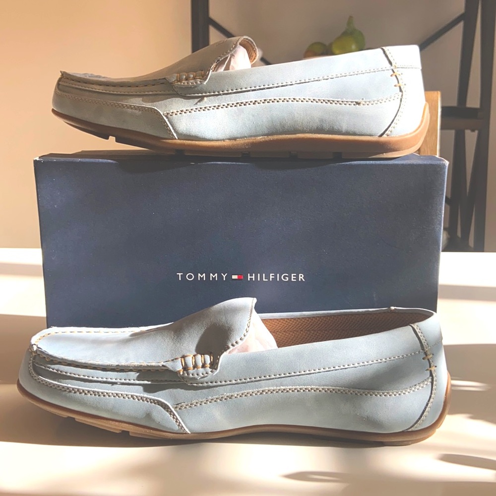 NIB! Men’s Tommy Hilfiger Blue Loafer shoe SZ 9